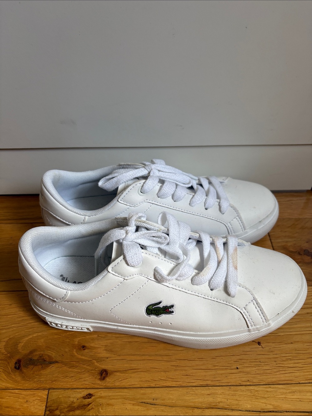 Lacoste White Kids' Low-Top Leather Sneakers with Green Croc